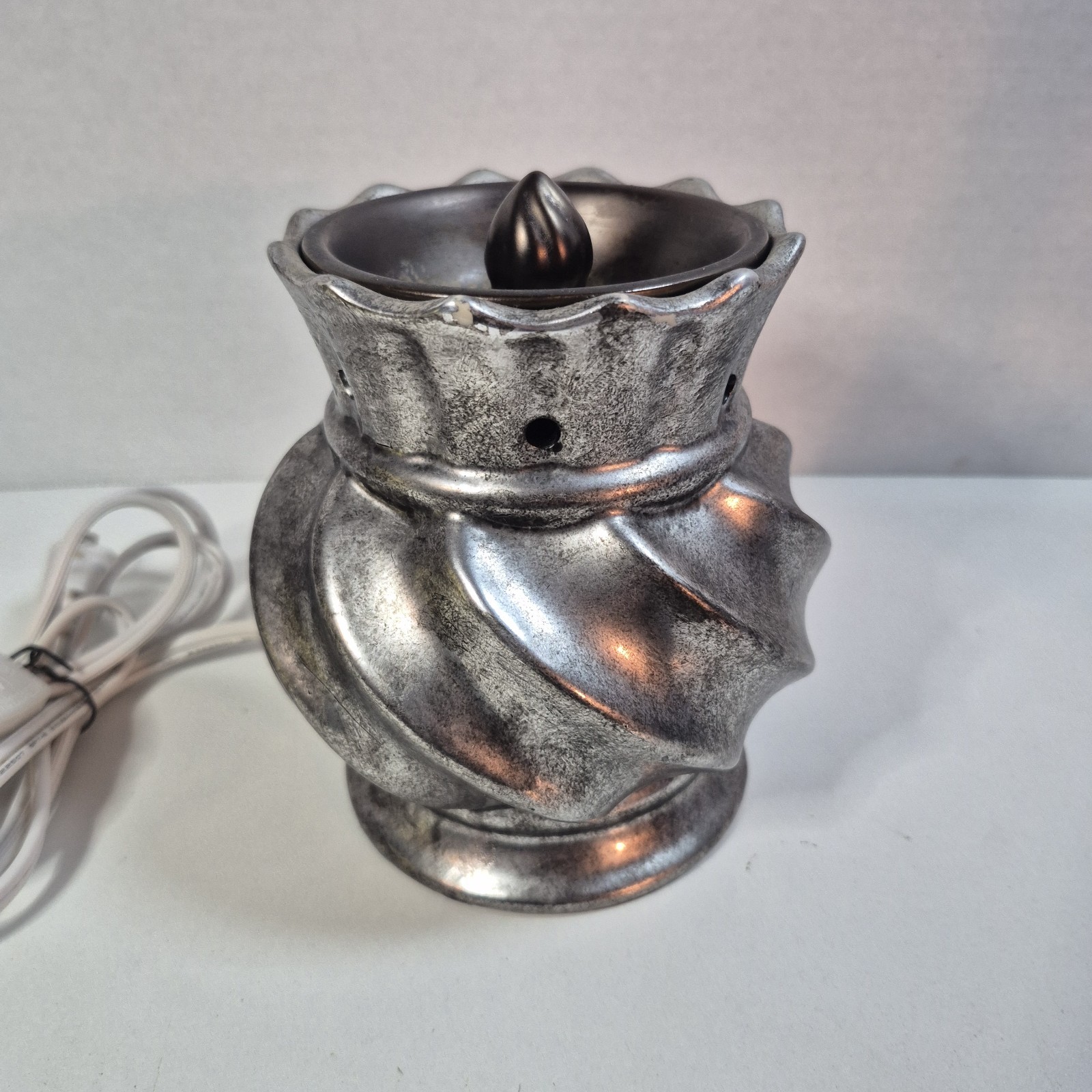 Scentsational Silver Gothic Art nouveau Electric Melt warmer Rare OOP VGC gallery