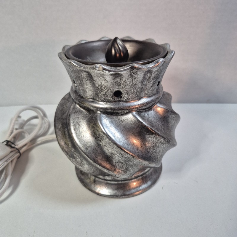 Scentsational Silver Gothic Art nouveau Electric Melt warmer Rare OOP VGC gallery
