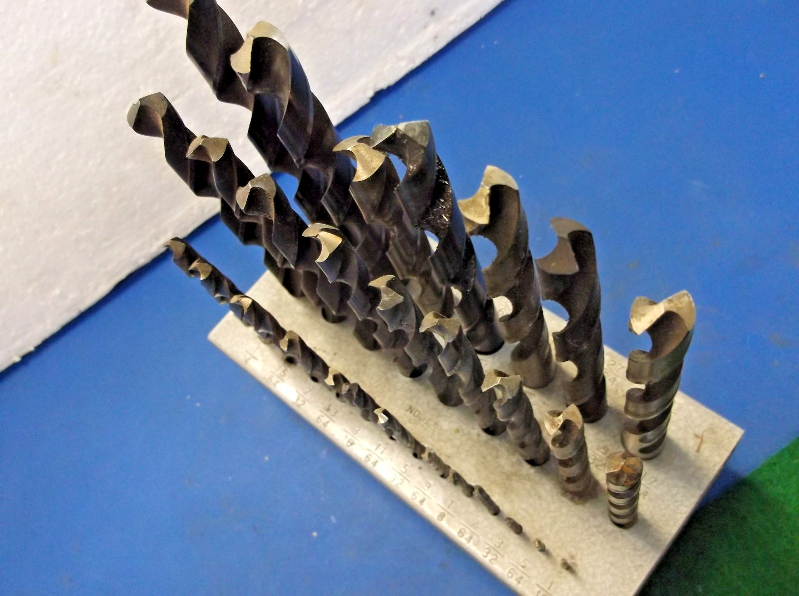 SET OF HSS Drill BitS & Stand, 29 Sizes 1/16" to 1/2" in 1/64 ALL GOOD COND. gallery