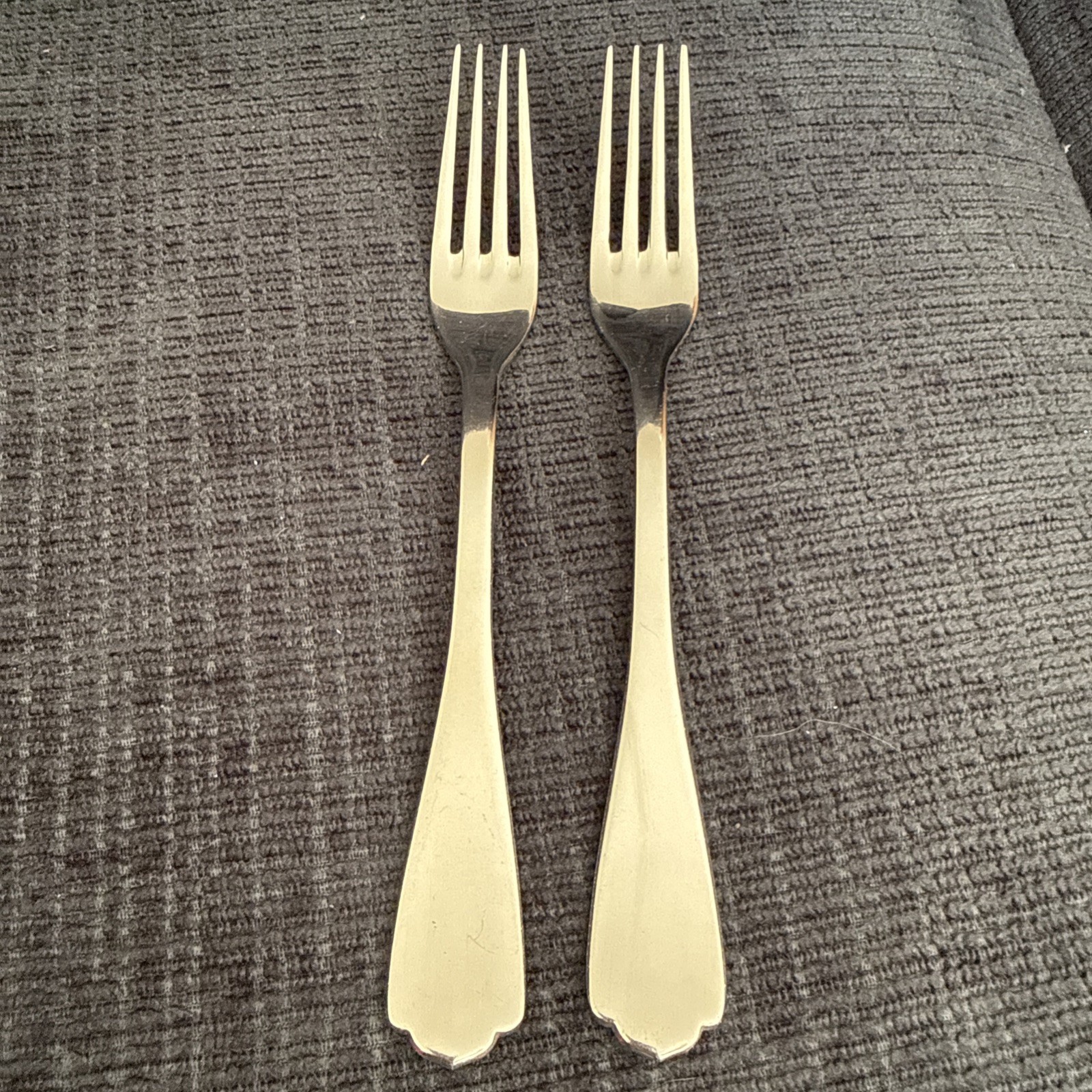 Villeroy And Boch Medina Two Stainless Steel Dinner Forks 8” gallery