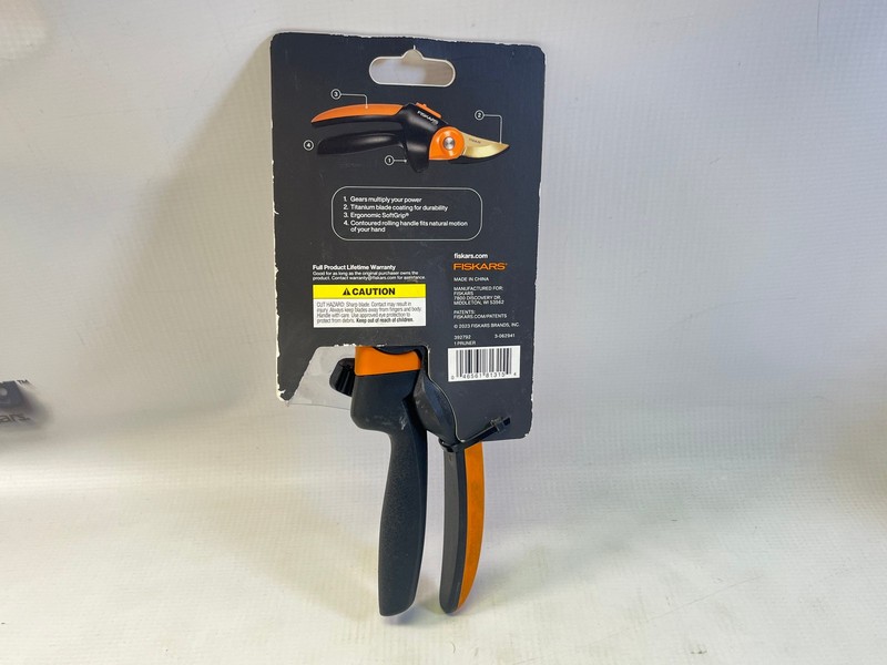 Fiskars X-Series Titanium Bypass Prune 3/4" Garden Pruning Shears P552 New gallery