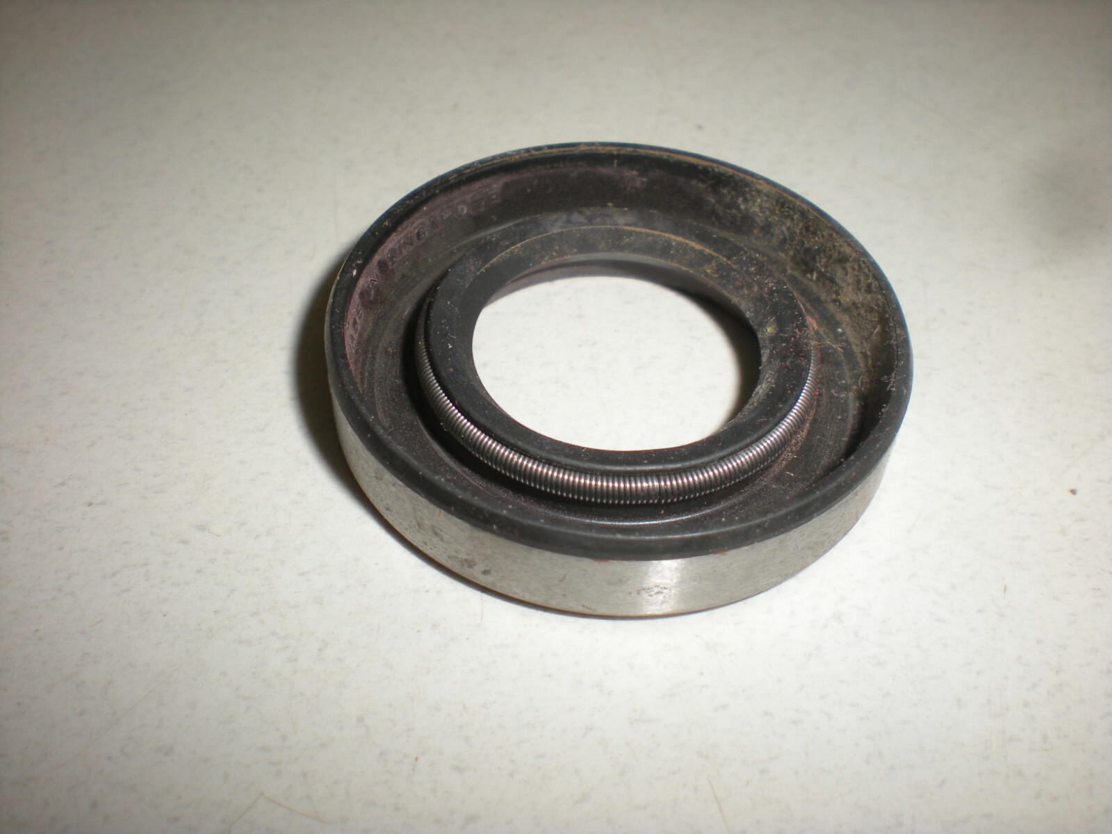 Briggs & Stratton 19011 Seal (New # 691582) - NOS gallery