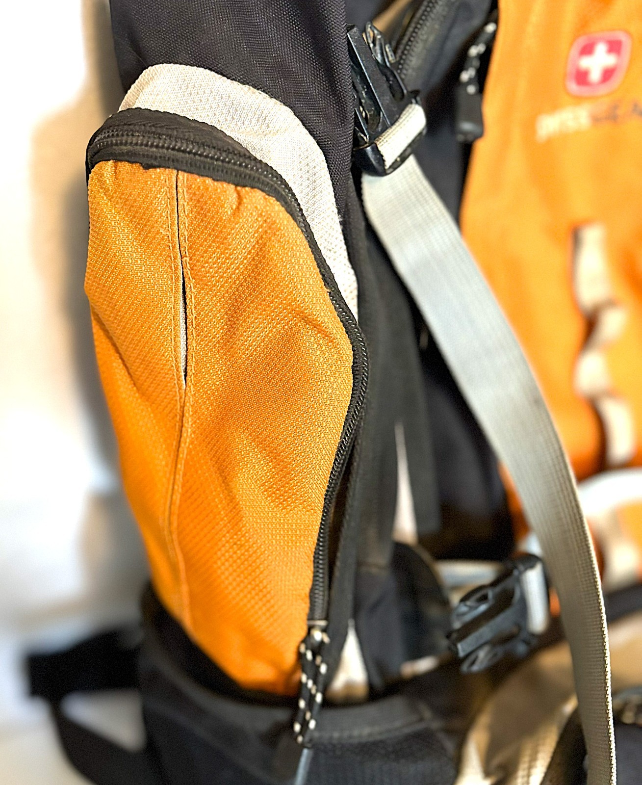 SWISSGEAR brand back pack   orange black 5