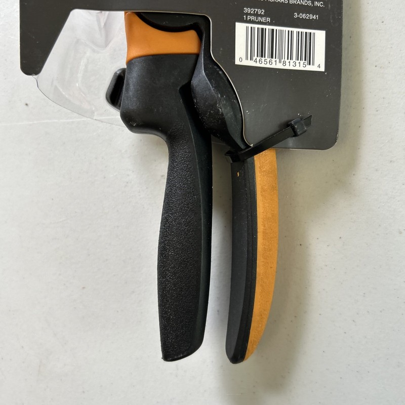 Fiskars X-Series Pruner Titanium Blade Ergonomic SoftGrip PowerGear Handle NEW gallery