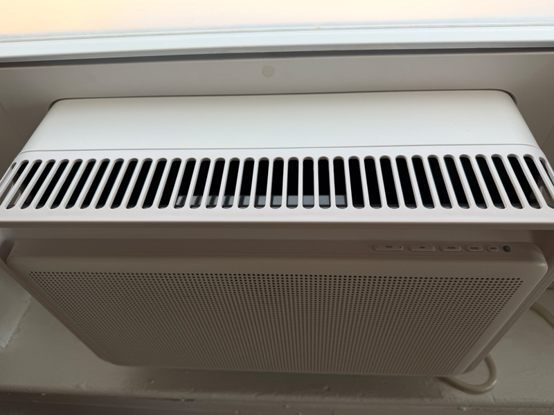 Mint Condition Windmill WhisperTech 12,000 BTU Window Air Conditioner - White gallery