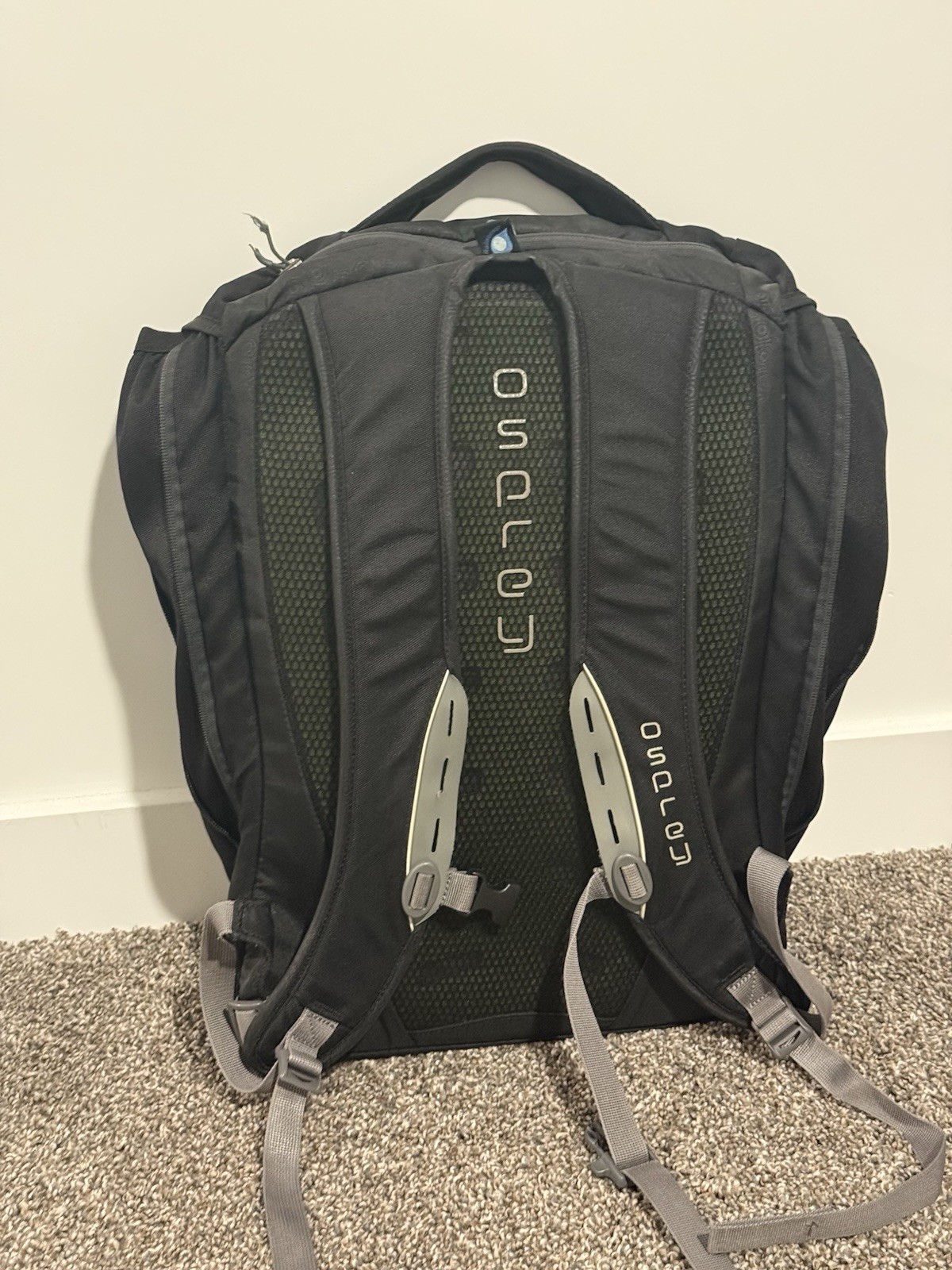 Osprey Spin 22 Backpack Black Excellent Condition 2