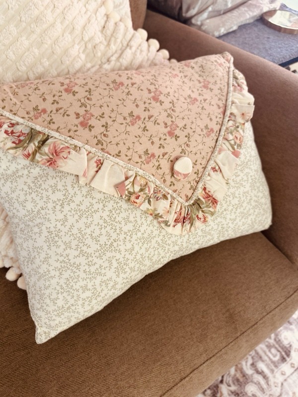 ROSES RUFFLED Envelope Button COTTAGE CREAM PINK GREEN 14" Accent TOSS Pillow gallery