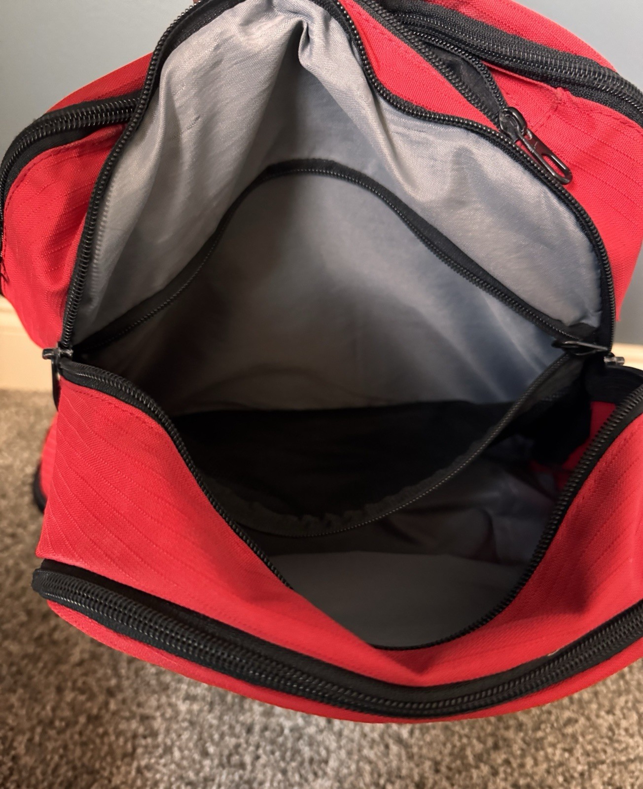Nike Large Backpack Red and Black Excellent Used Condition 5