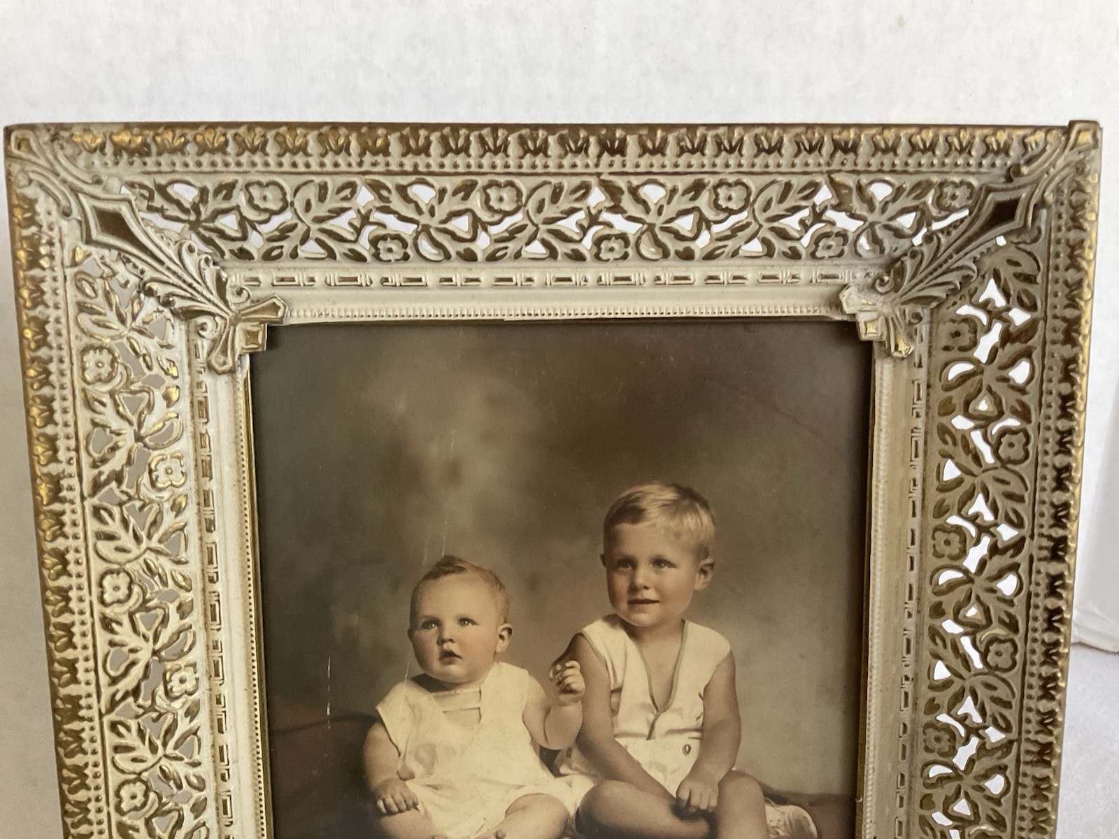 Vintage Gold Whitewashed Filigree 9”X7”Frame With 2 Children In 5”X7” Photo EUC gallery