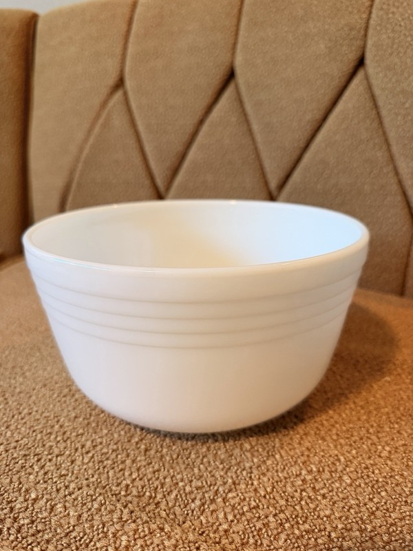 PYREX/Hamilton Ribbed Nesting Mixing Bowls Set of 2 w/ Pour Spout gallery