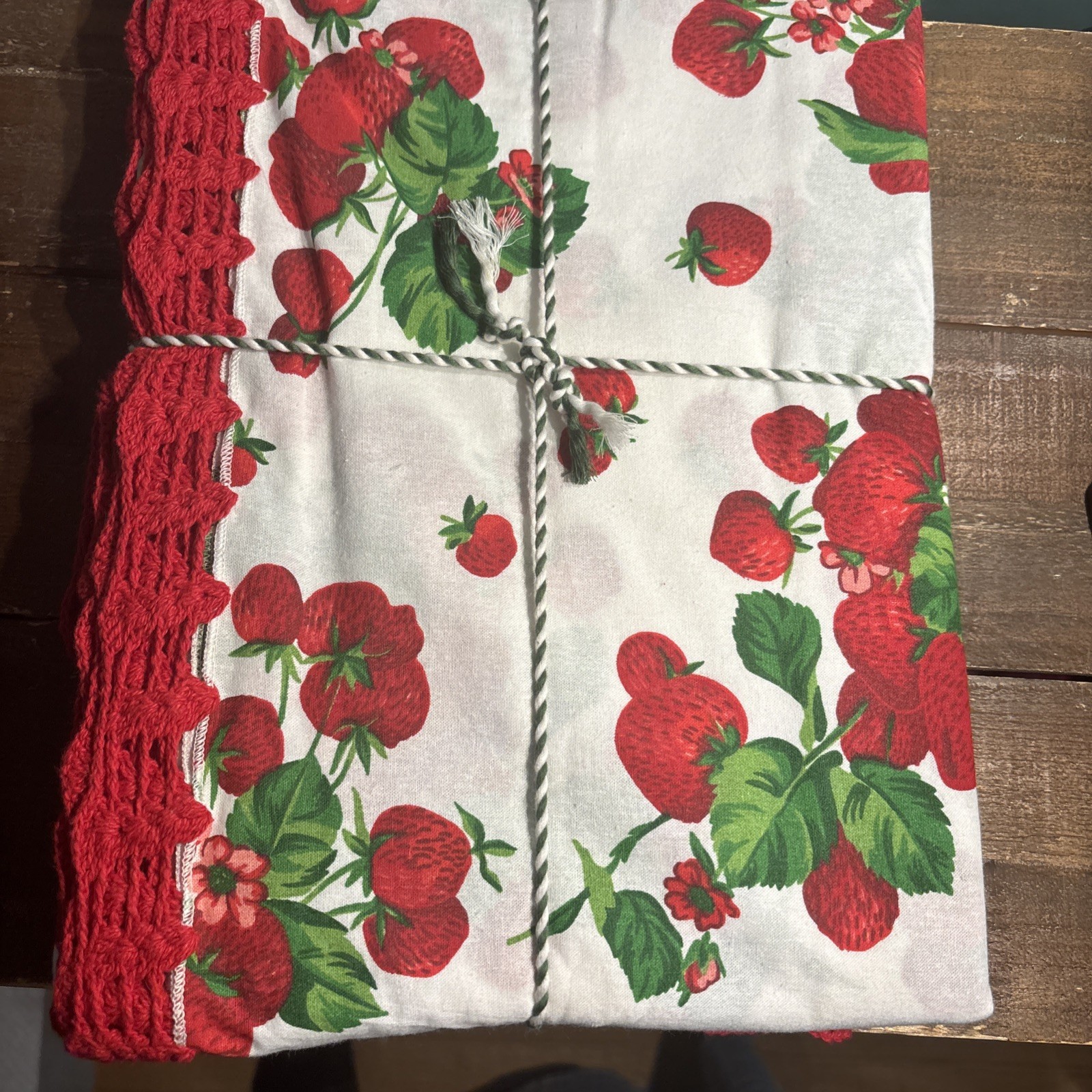 April Cornell STRAWBERRY Tablecloth Cotton Crocheted Trim 60”x 60” + 3 Towels gallery