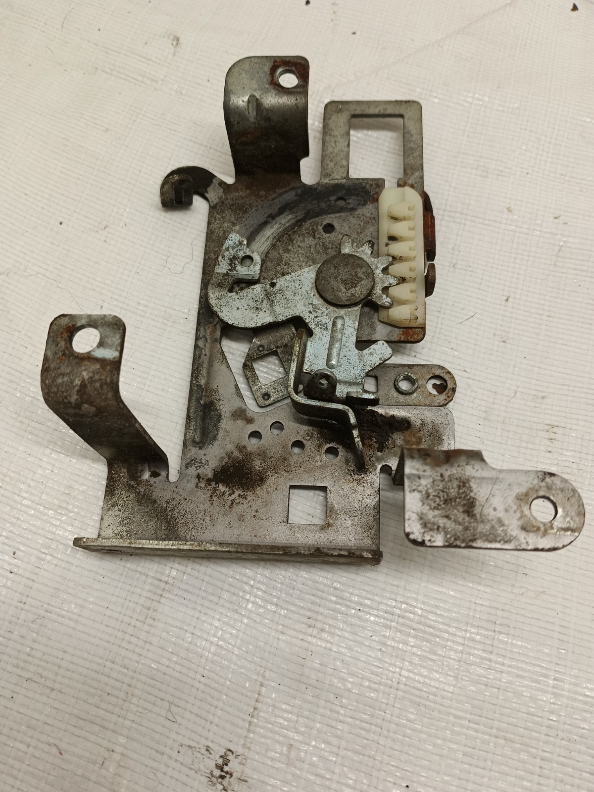 Briggs & Stratton Control Bracket 694042 Superseded to 597209 gallery