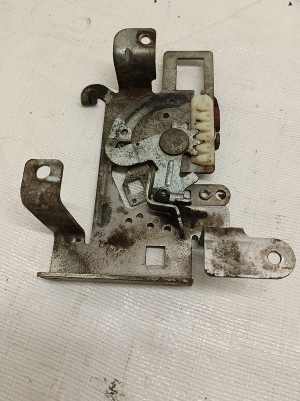 Briggs & Stratton Control Bracket 694042 Superseded to 597209 gallery