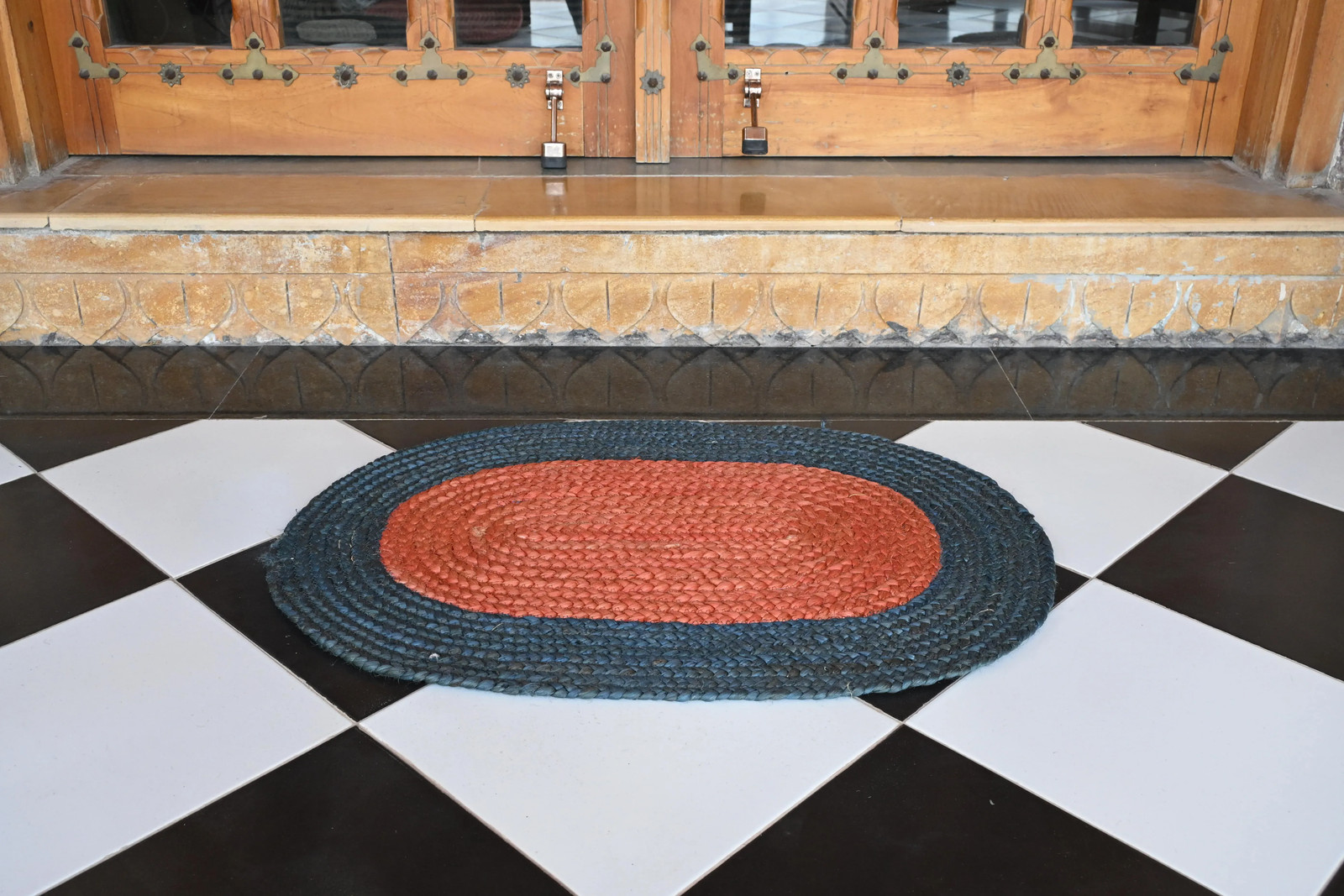 Rugmoda Jute Red & Blue Braided Oval Doormat 1.5x2 ft Entryway Rug gallery