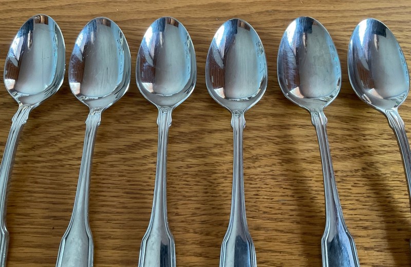 Oneida Heirloom Classic Shell 6 Stainless Oval Soup Spoons 6 3/4" Cube Mark gallery