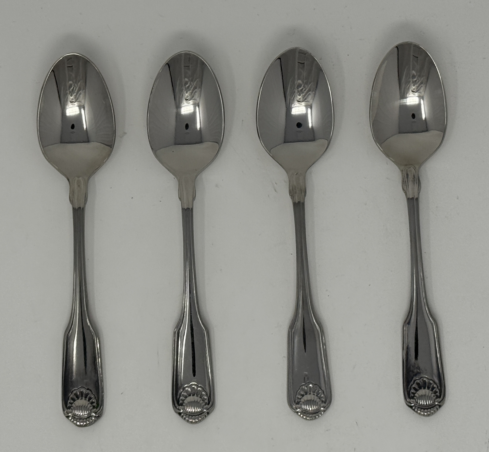 Oneida Classic Shell Set of 4 Teaspoons 6" Quality 18/10 Stainless gallery