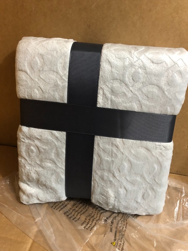 Bella Russo Silk Touch Throw / Blanket Gray 50" x 60" 100% POLYESTER gallery