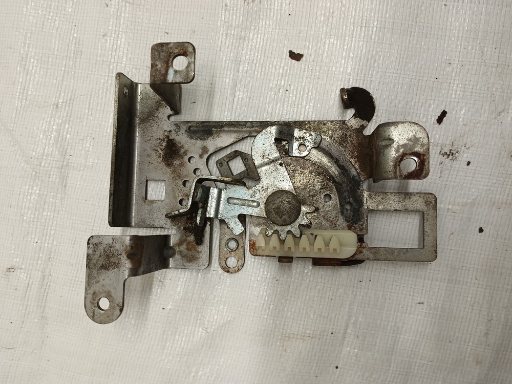 Briggs & Stratton Control Bracket 694042 Superseded to 597209