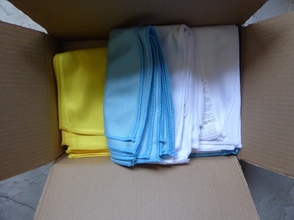 Amazon Basics Microfiber Cleaning Cloths Lint Free Streak Free 24 Pack / 3 Color