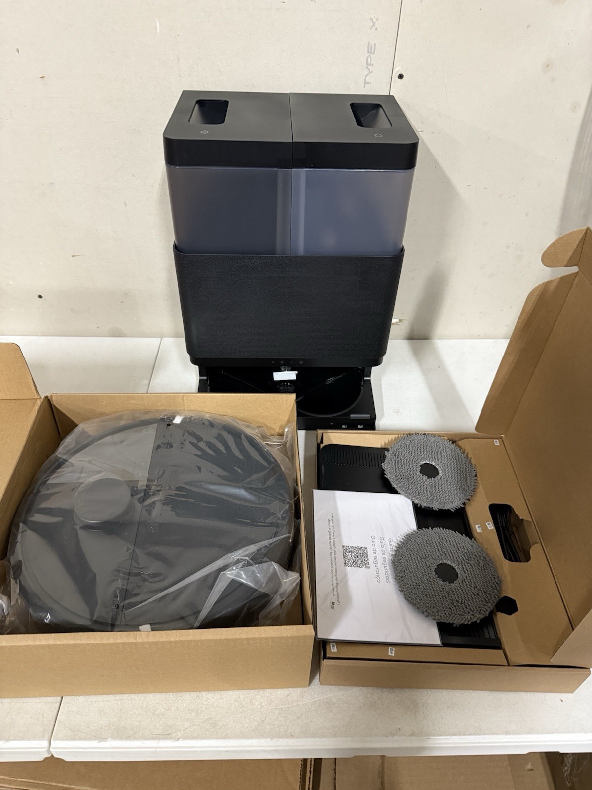 iRobot Roomba Plus 405 Combo Vacuum & Mop AutoWash Dock gallery