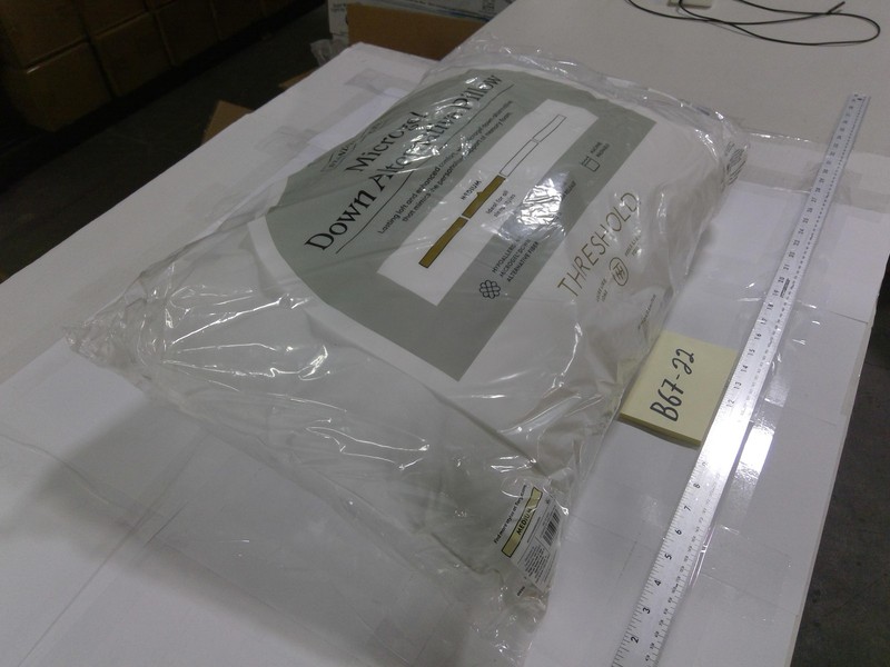 Threshold Microgel Down Alternative Pillow Standard/Queen Medium White Plush gallery