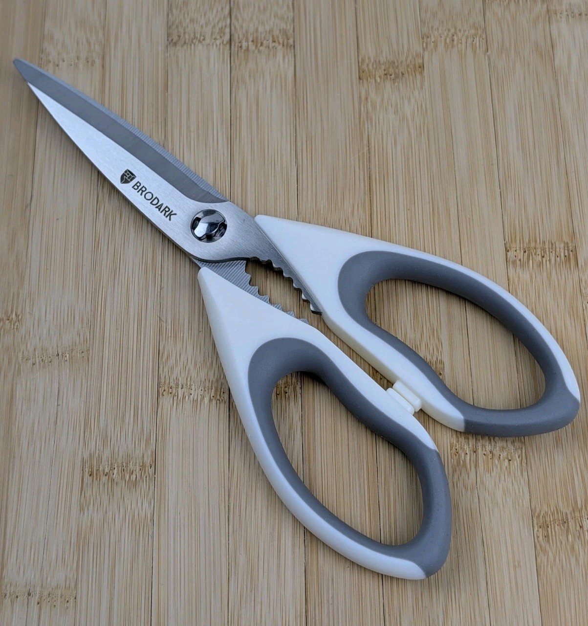 Brodark SHARK Series 8.75" Kitchen SHEARS, STAINLESS Blades, WHITE & GRAY Handle gallery