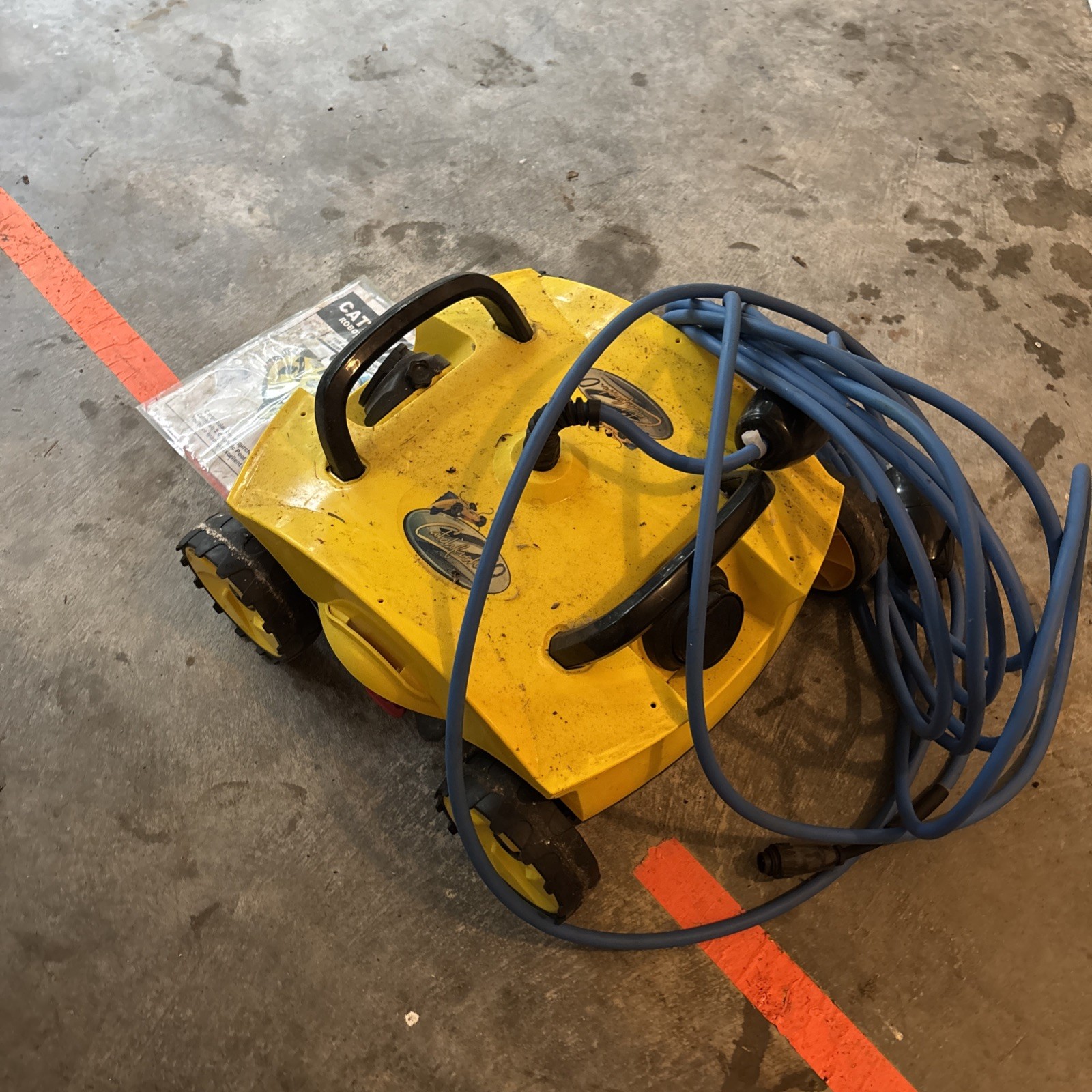 Above-Ground Stinger Robotic Swimming Pool Cleaner w/ Power Supply gallery