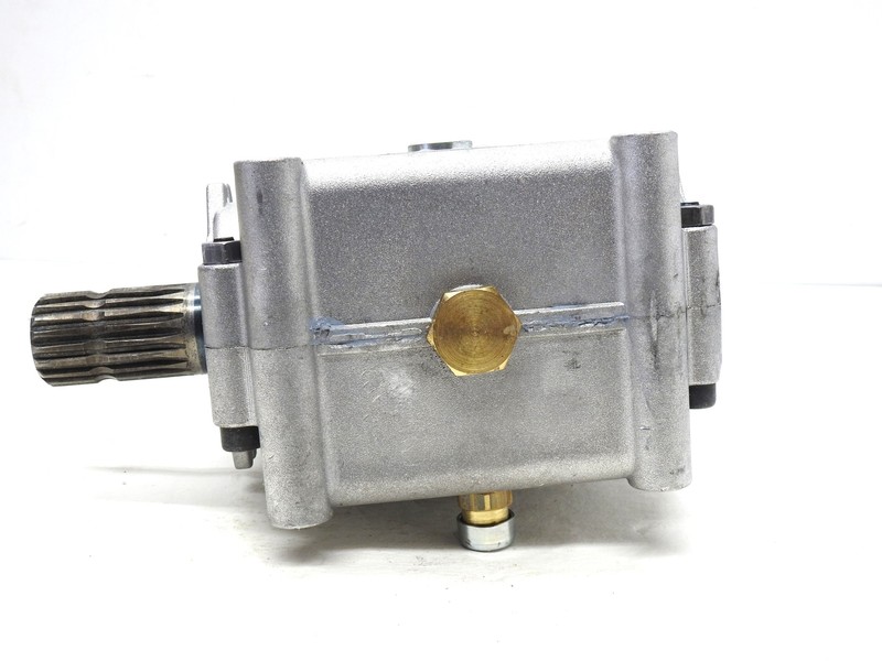 Kubota Gearbox WORM CC 77700-00916 (replaces 70060-45009) for LX2950, B2779 gallery