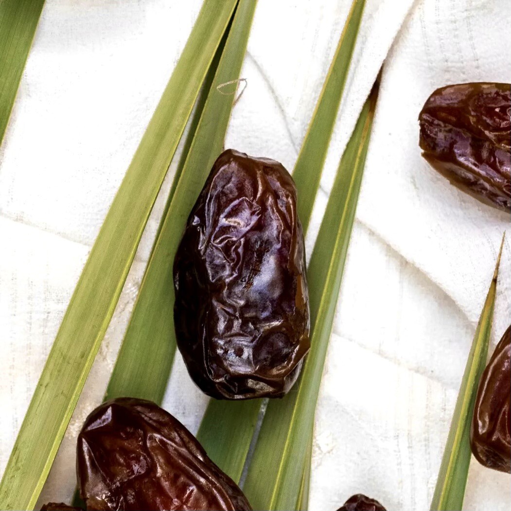 7 LB MEDJOOL YELLOW DATES. HALF AND HALF RIPEN- SWEET.. CALIFORNIA FRESH gallery