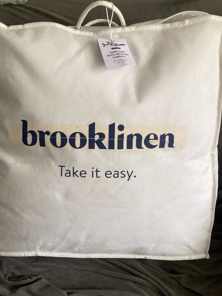 Brooklinen Queen /Full Down Alternative Comforter White 92”x96” 31oz Fill