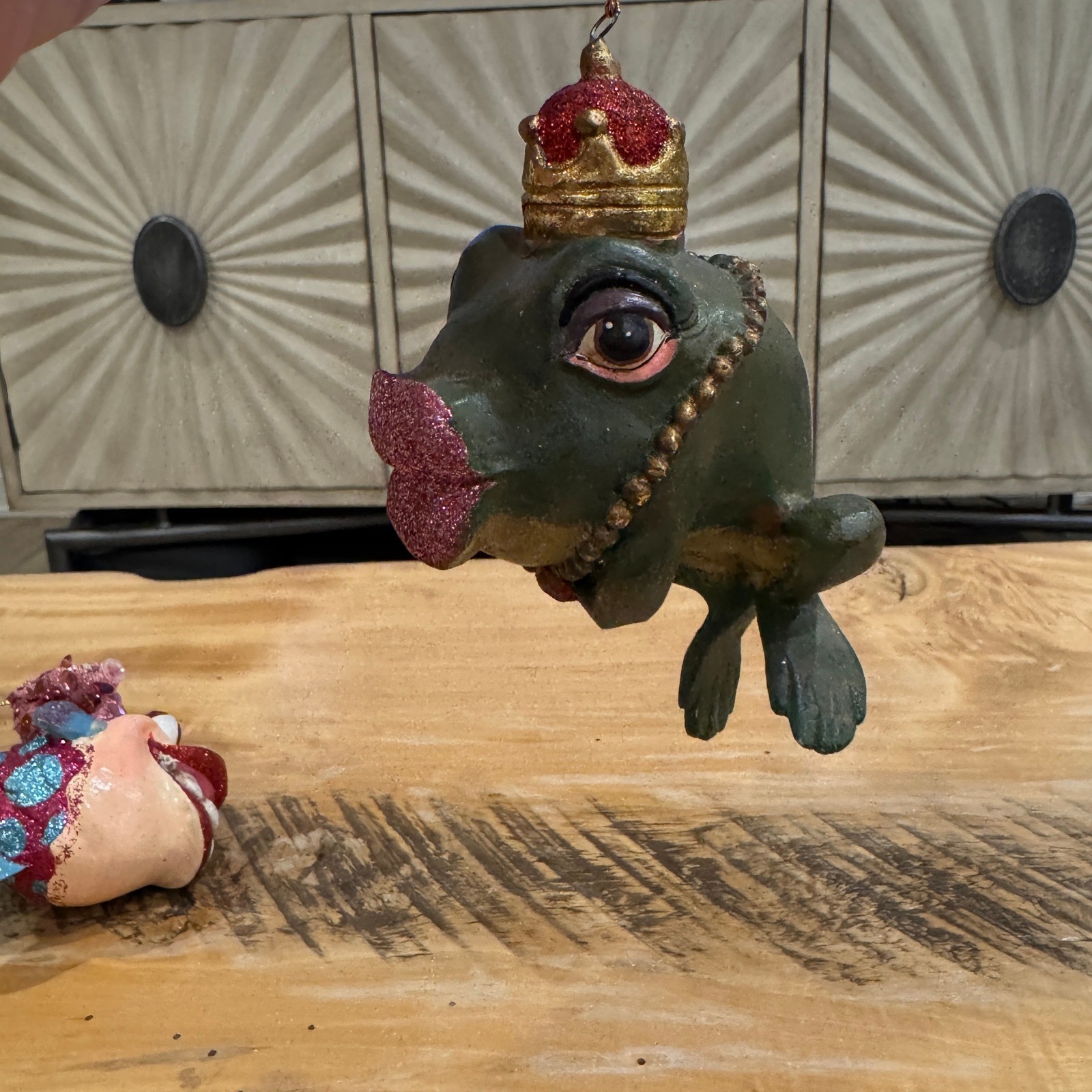 VTG Whimsical Frog Prince Ornament King Crown Glitter Kissing Lips Figurine gallery
