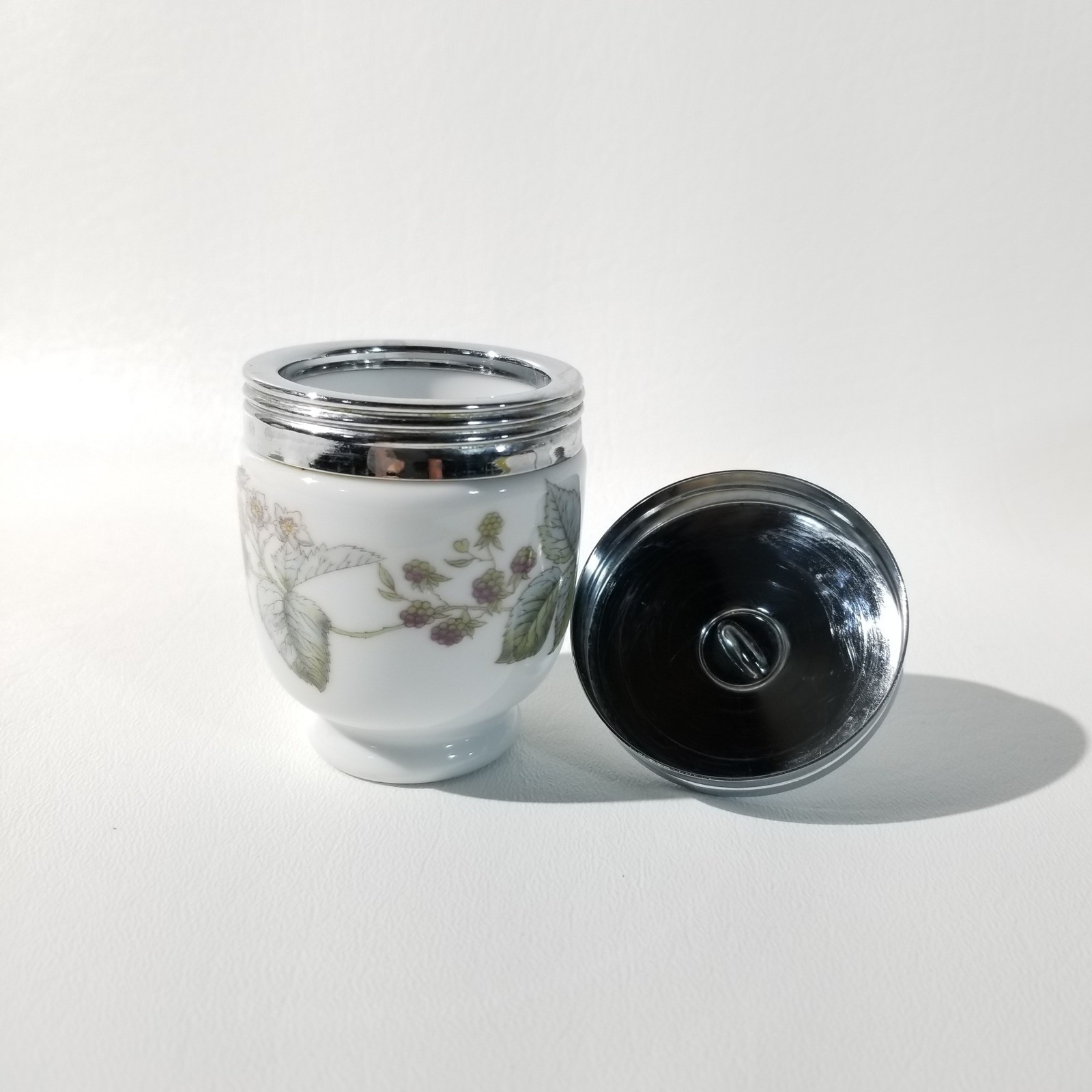 Royal Worcester Porcelain Egg Cup with Lid Made in England Brambles gallery