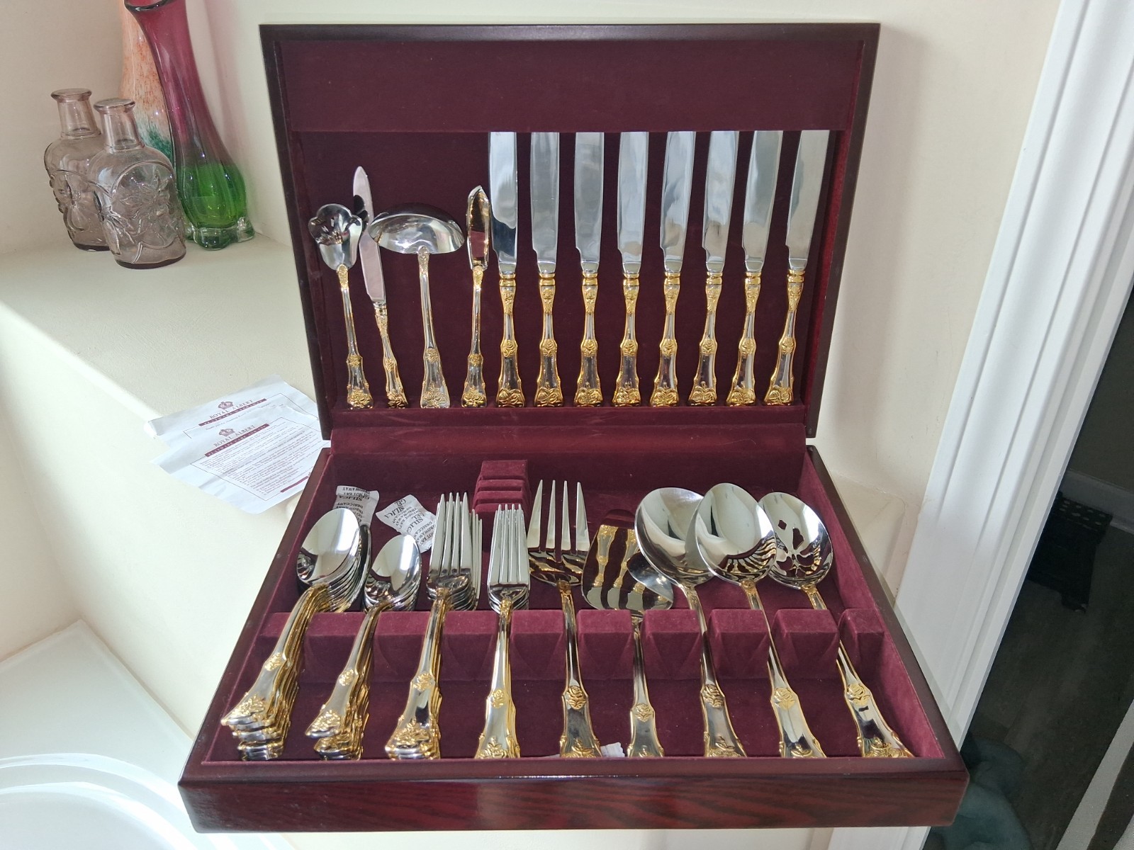 MINT Royal Albert Old Country Roses 47 Piece Flatware Set w/ Case & Certificate gallery