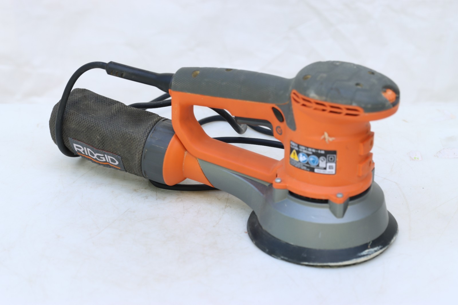 RIDGID Corded 6 in. Variable-Speed Dual Random Orbital Sander (R2611) gallery