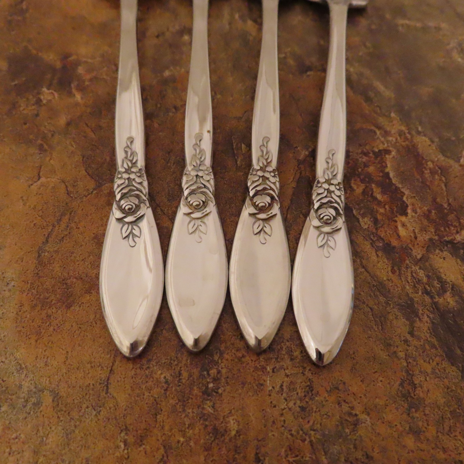 Oneida Spring Rose Set of 4 Dinner Forks Community Stainless Flatware Lot B gallery