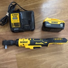 DEWALT DCF512 ATOMIC 20V MAX 1/2” Drive Ratchet, 5.0 Battery & Charger Open Box