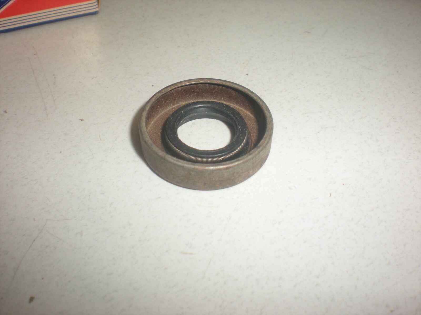 Briggs and Stratton 298041 Seal - NOS - NLA gallery