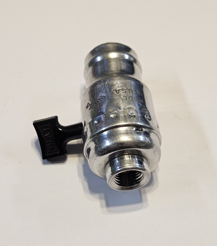 Leviton - E-17 Turn Knob Single Circuit Socket with 1/8ips NEW 512G gallery