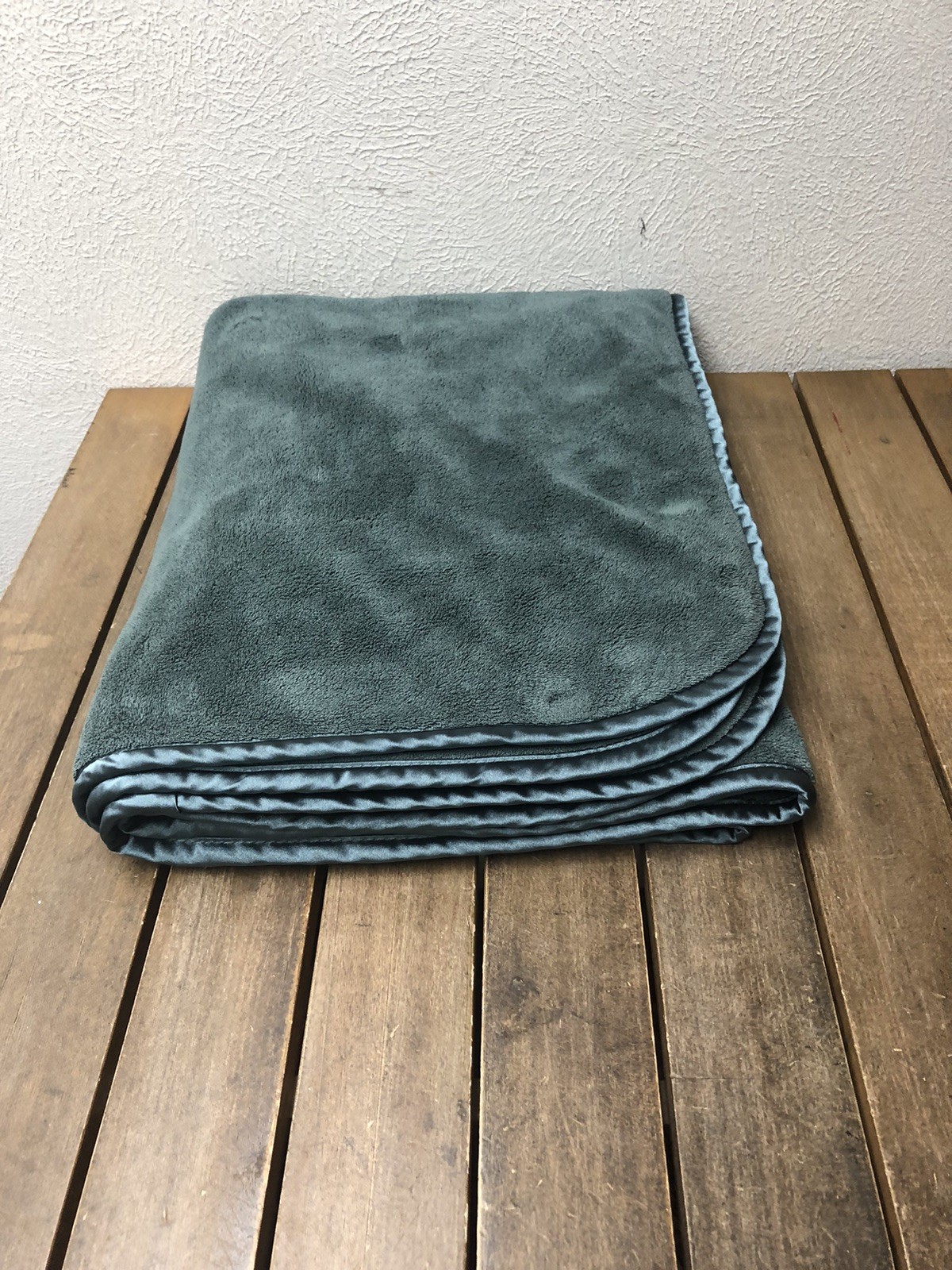 Brookstone NAP Green Throw Blanket Satin One Layer Plush Travel 40x66" EUC gallery