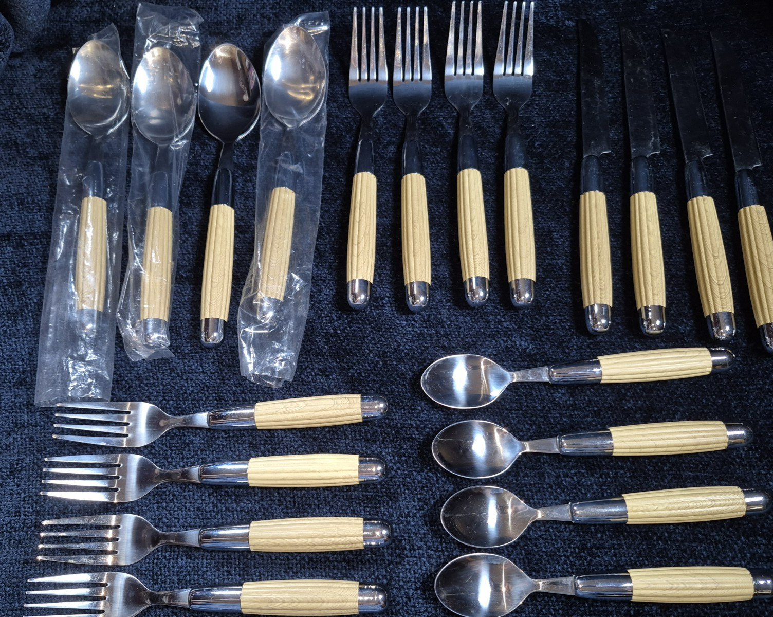 Oneida 4 Place Settings SS 20 Pcs Silver Bands Ribbed Rounded Wood? Handles NEW? gallery