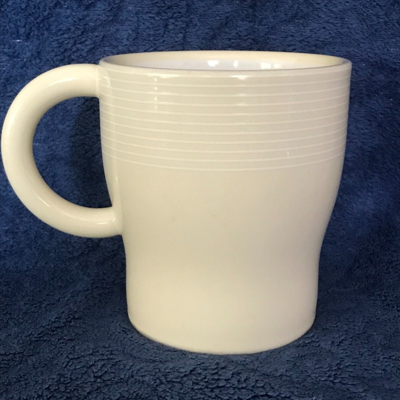 MICHAEL GRAVES DESIGN CREAM/LIGHT TAN & WHITE PINSTRIPE 4 1/8" COFFEE MUG/CUP-EC gallery