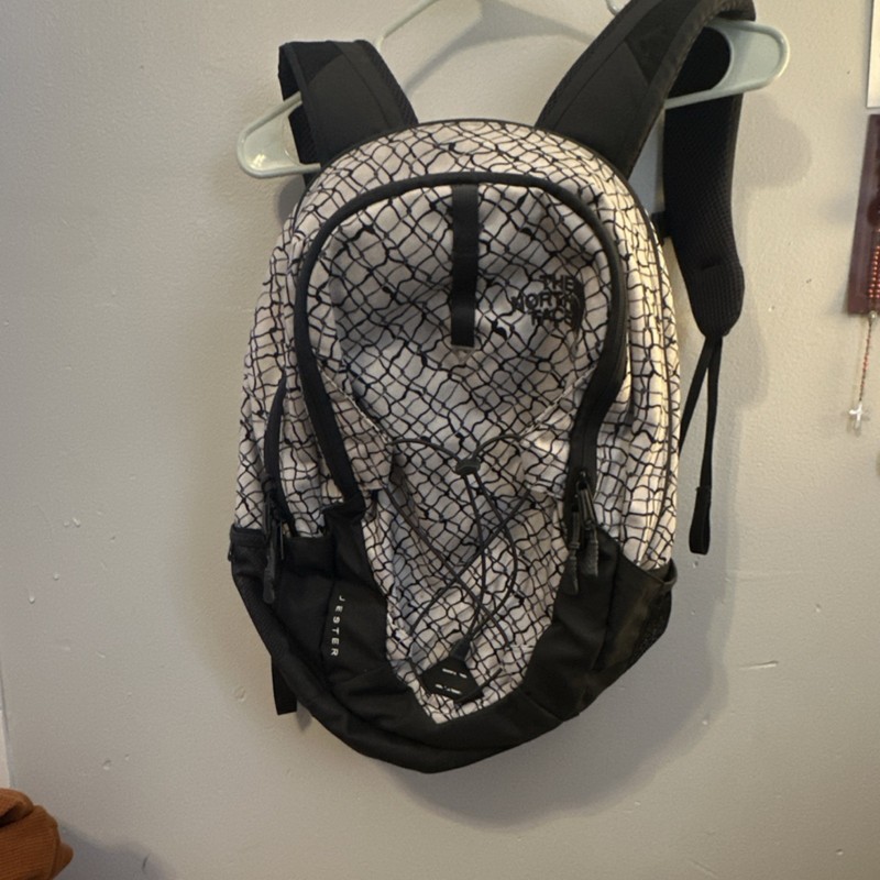 The North Face Jester 29L Backpack Zip Laptop Sleeve Black/White Pattern