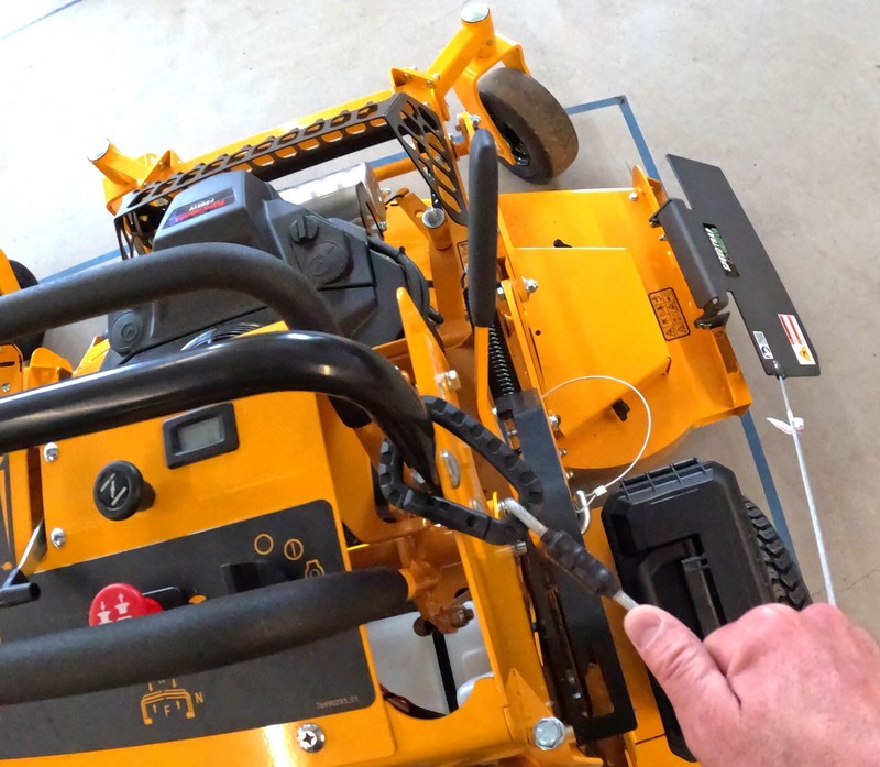Speedtrap® Chute Blocker Wright™ Stander® B 52" Mowers 90 second install! gallery