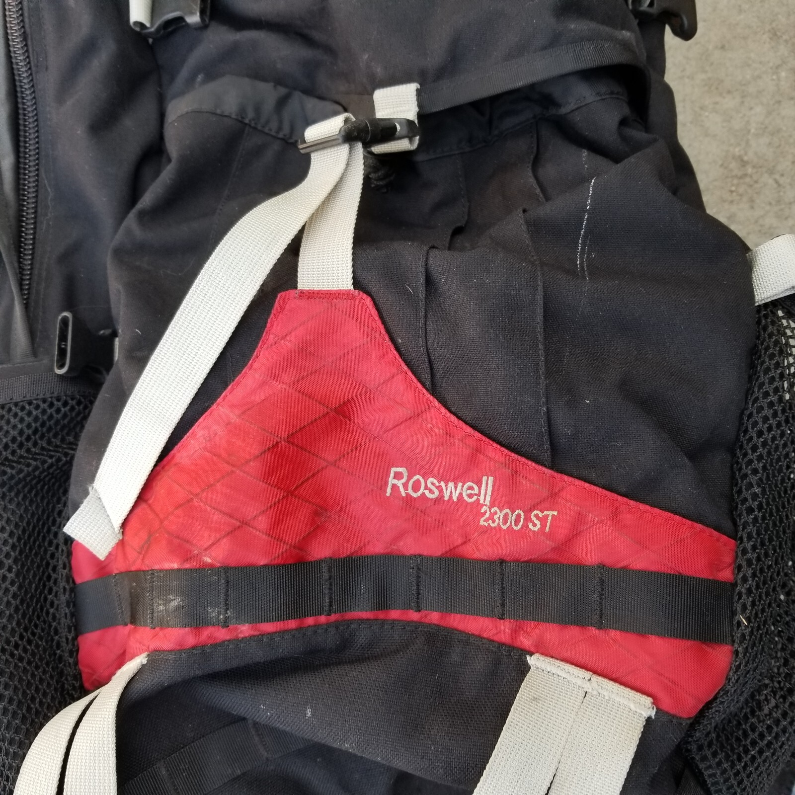 Kelty Roswell 2300 Internal Frame Backpack, Medium Black Red Hiking 3