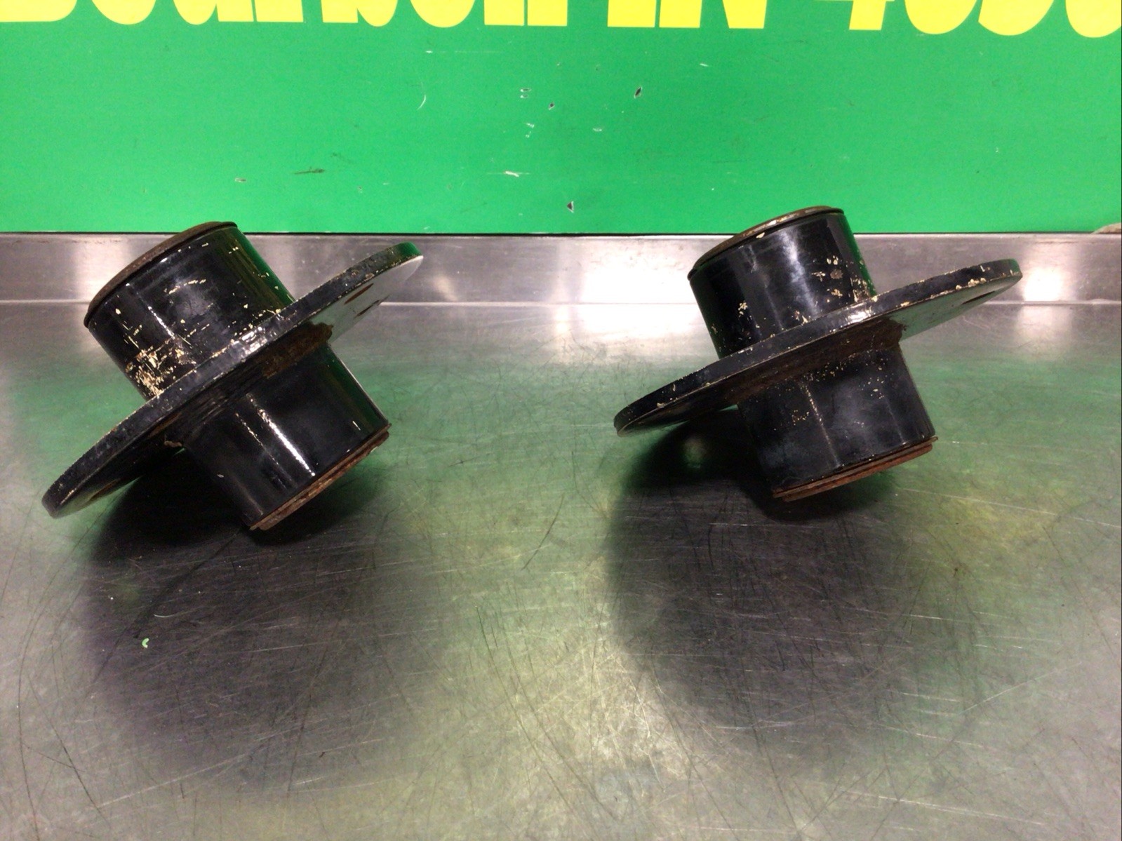 1 John Deere Turf Gator Front Hub AM133641 V3-9 gallery