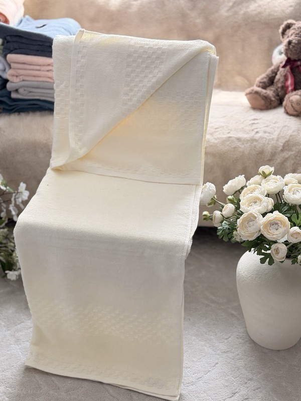Soft Cotton Bath Towel 35 x 71 Solid Green White Blue Beige Textured Border gallery