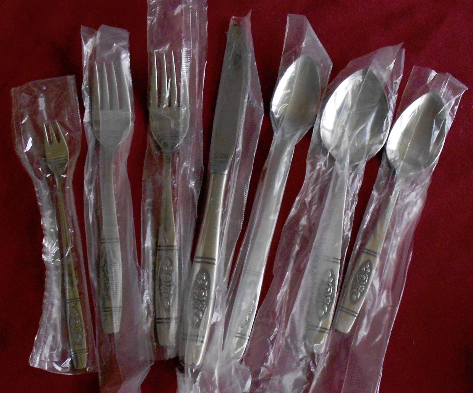 Oneida ROSE PENDANT Open Stock - You Choose the Piece (s) Stainless Flatware gallery