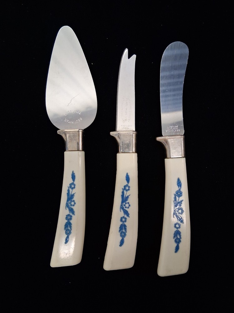 Three Piece Cornflower Pattern Cheese Set Vintage