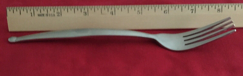 World Tableware ESQUIRE Dinner Fork 8" Circle at Tip Stainless Steel Flatware gallery