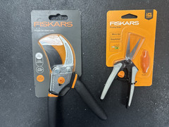 Fiskars Pruner Shears 5/8” Garden Pruning Scissors and Steel Blades &Shears NEW